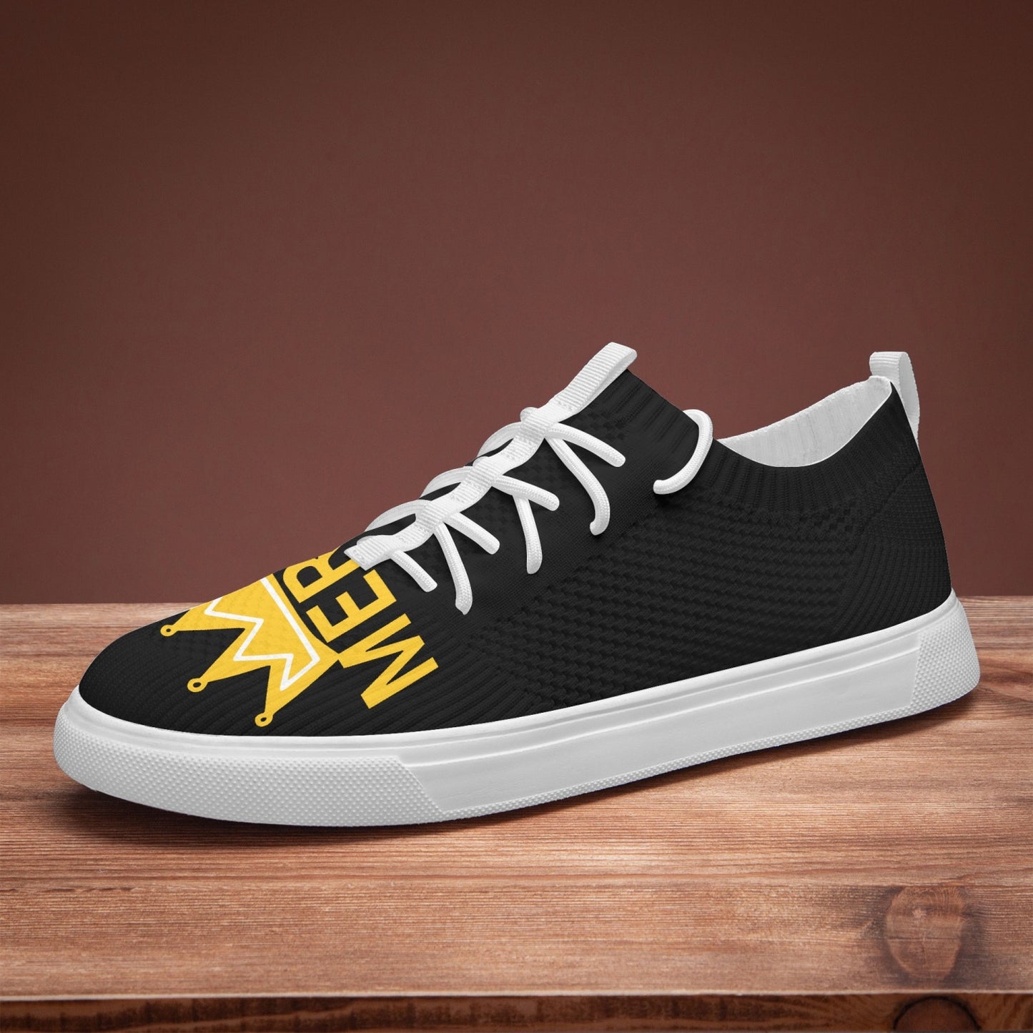 630. Low Top Sneakers